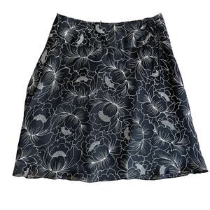 Vintage 90s Black and White Floral Knee Length Low Rise Skirt size 7 Whimsygoth